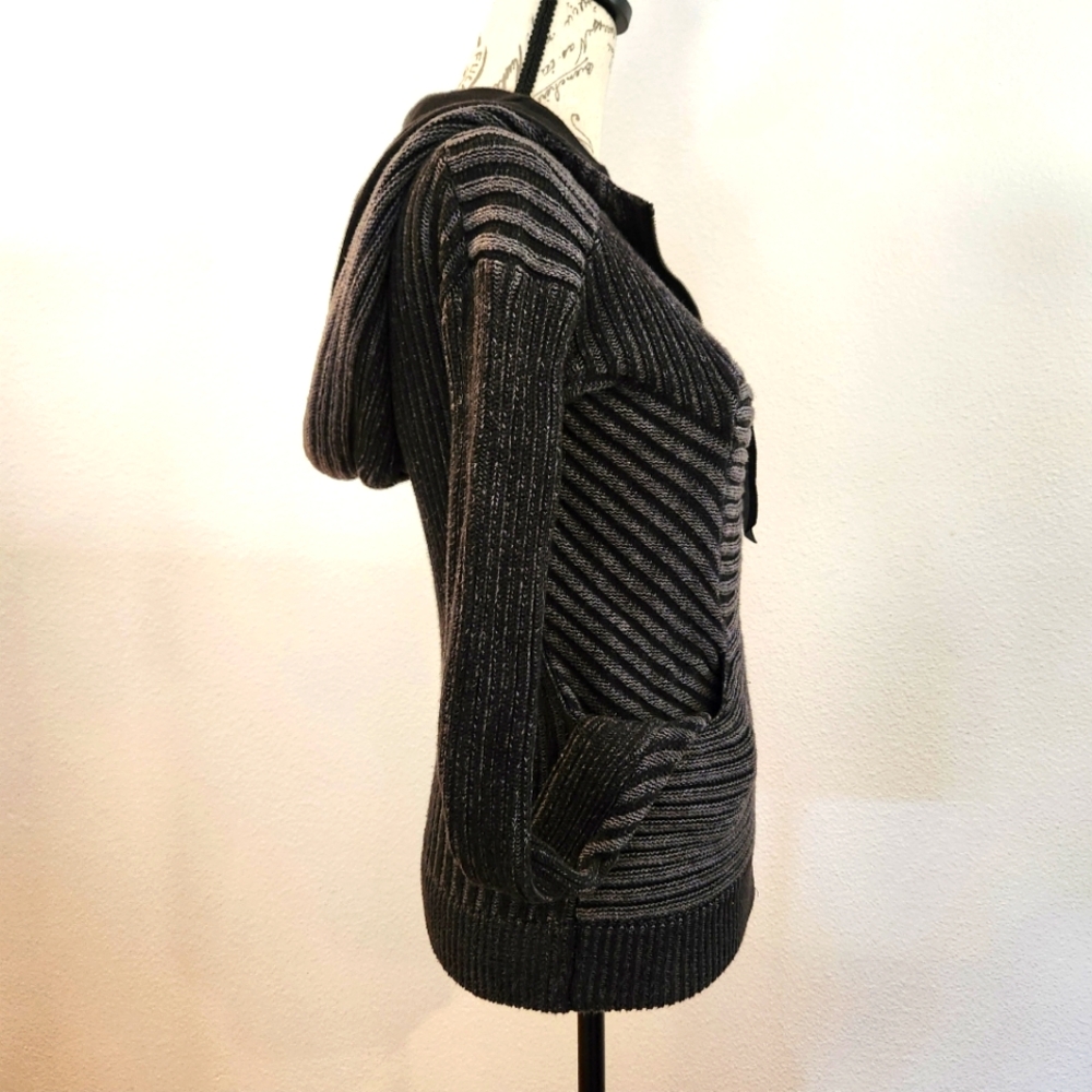 Lululemon form-fitting Black & Gray Sweater jacket with hood size 6 / fits S/XS - Picture 4 of 10